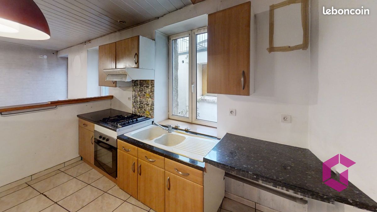 Maison 8 pièces 190 m² · à Dunières · 190 m² · 109 000 €