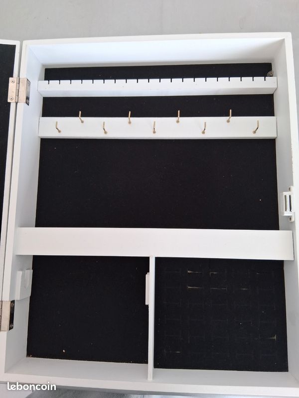 Armoire à bijoux (image 1)
