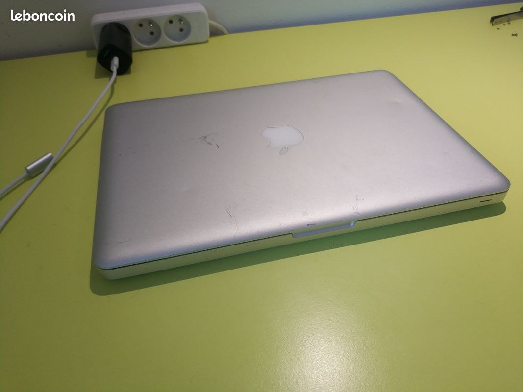 Apple MacBook Pro 13'' (Mid-2010) 2.4GHz 4GB 240GB SSD MC374LL/A