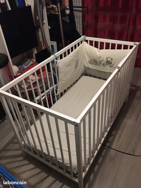 Lit bébé barreaux blanc complet TBE (image 1)