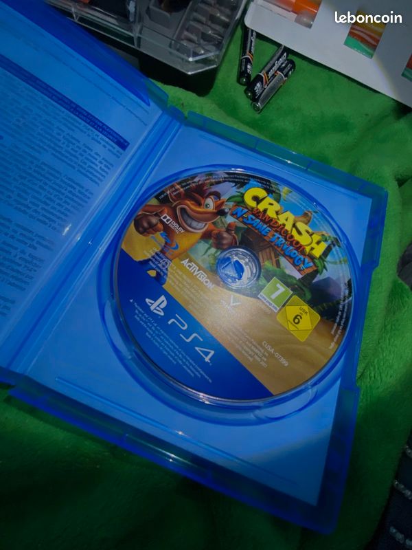 Je vands crash bandicoot ps4 (image 1)