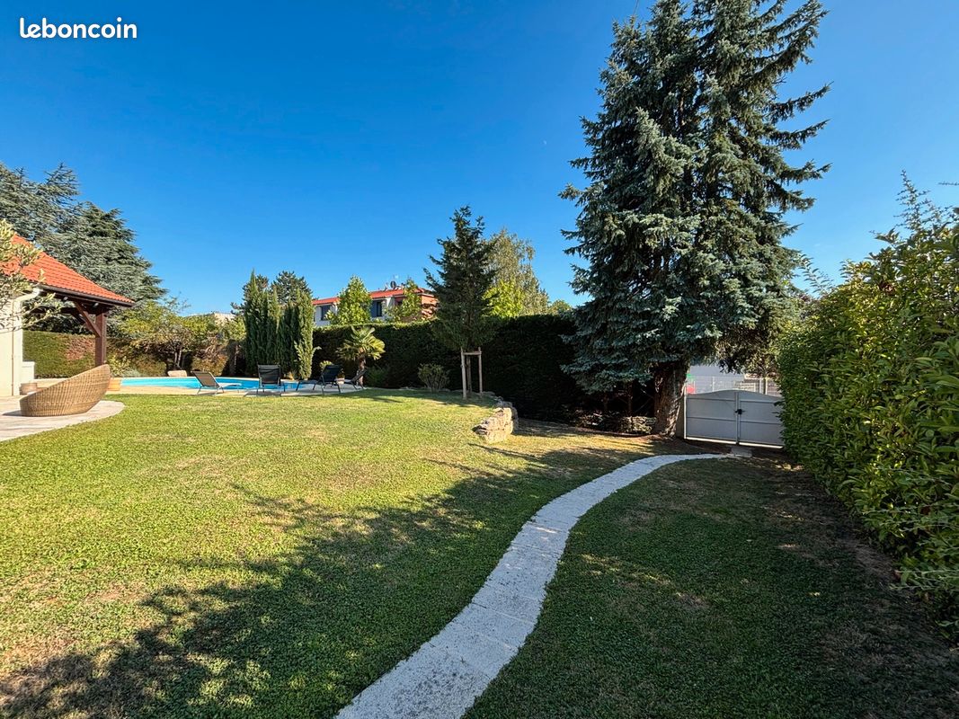 Maison 4 pièces 143 m² · à Genas · 143 m² · 2 590 €/mois