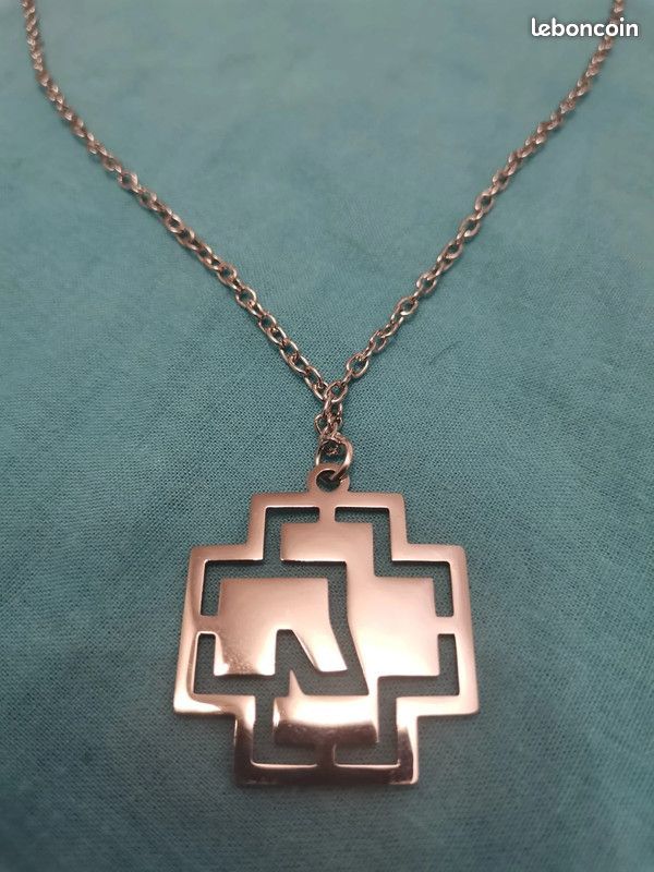 Pendentif acier logo Rammstein (image 1)
