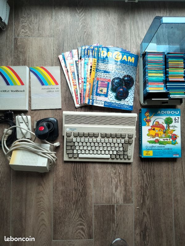 Ordinateur vintage AMIGA 600 (image 1)