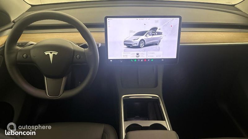 Tesla Model Y Standard RWD (image 11)