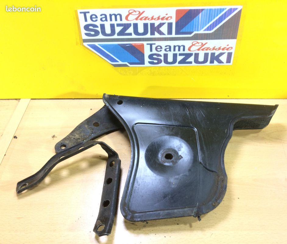 Cache Chaîne Supérieur OEM Suzuki Pour TS100, TC100 - Pièce Neuve Vintage, Acier, Fabriqué Au Japon