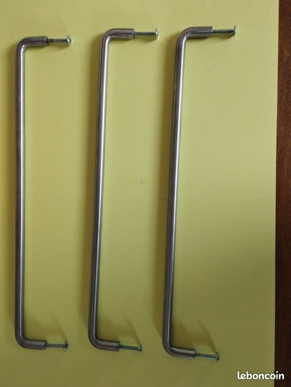 3 Poignées de meuble inox rondes L 32 cm TBE (image 1)