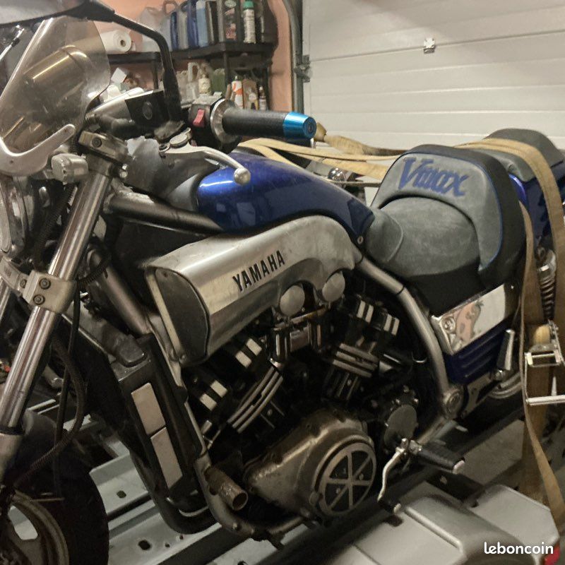 Lot de 2 vMax an 89 et 93 en l’état prix du lot 4500 euros me contacter ...
