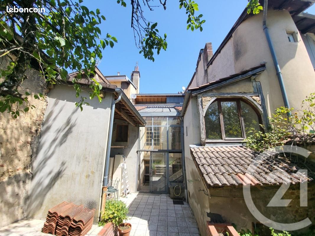 Maison 7 pièces 245 m² · à Bourg-en-Bresse · 245 m² · 495 000 €