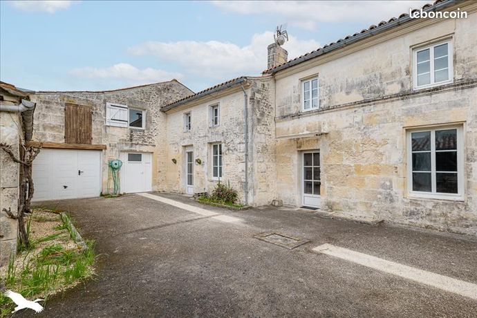 Immeuble 357 m² Bougneau
