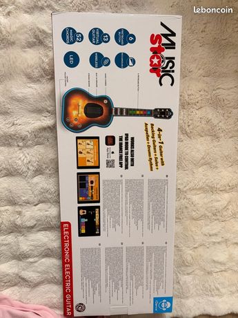 Guitare électrique Jouet 17 Pouces – 4 Cordes, ABS, Sangle Incluse, Pile AA – Instrument Musical Enfant