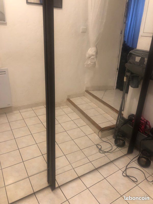 Armoire bois marron bon état très solide (image 1)