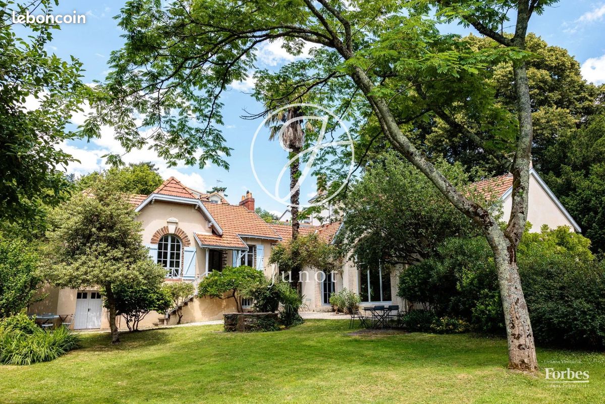 Maison 9 pièces 234 m² · à Vertou · 234 m² · 1 498 000 €