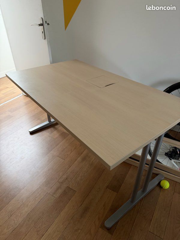 Bureau (image 2)