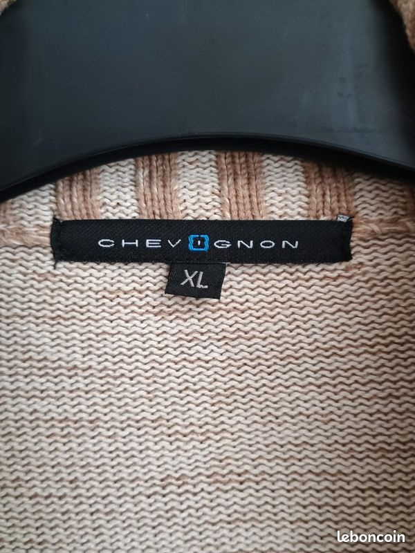 Cardigan gilet pull pour homme taille XL marque Chevignon
Longueur 68 cm
Aisselle à Aisselle 55 cm
Manches 64 cm
Épaules 42 cm (image 6)