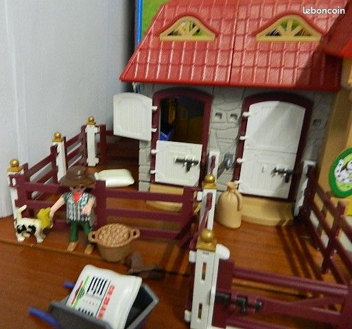 Playmobil 5221 haras avec chevaux et enclos (image 3)