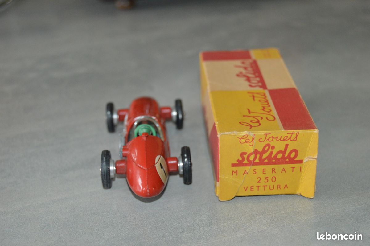 AU JOUET PARISIEN: Solido - Dalia Modèle n° 02/102 Maserati 250 Vettura