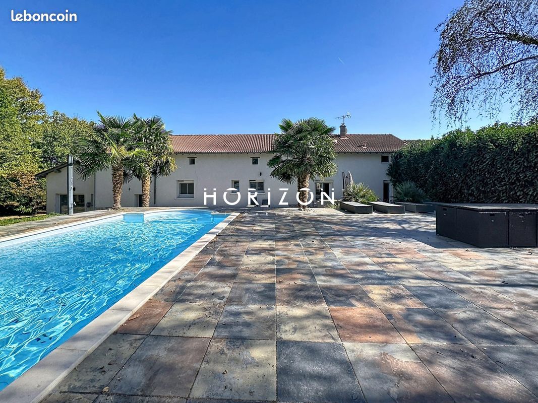 Maison 9 pièces 268 m² · à Cruzilles-lès-Mépillat · 268 m² · 479 000 €