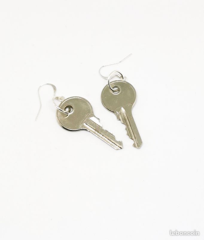 Boucles d'oreilles clés argentées (image 7)