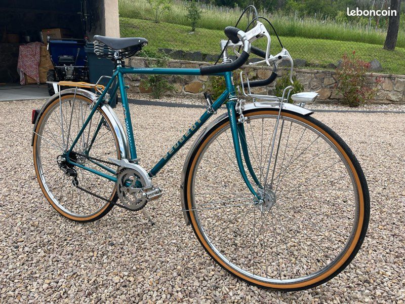 RANDONNEUSE PEUGEOT - Les Mains Dans Le Guidon Saint Maurice