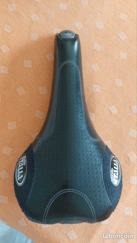 Selle De Vélo Selle Italia En Cuir - Très Bon état - Pour Vélo De Route Ou Ville - Occasion