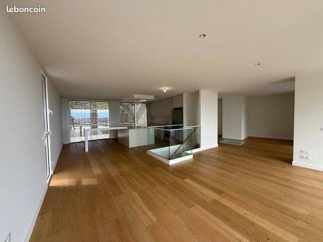 Appartement 5 pièces 160 m² · à Divonne-les-Bains · 160 m² · 3 450 €