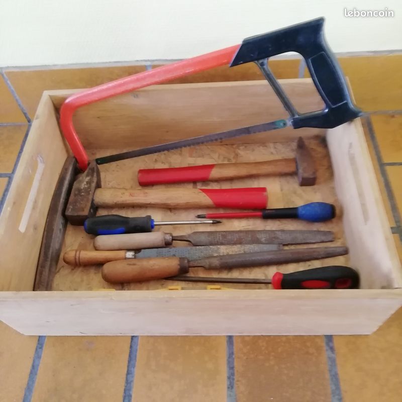 LOT OUTILS ET CAISSE BOIS pas d expedition (image 1)