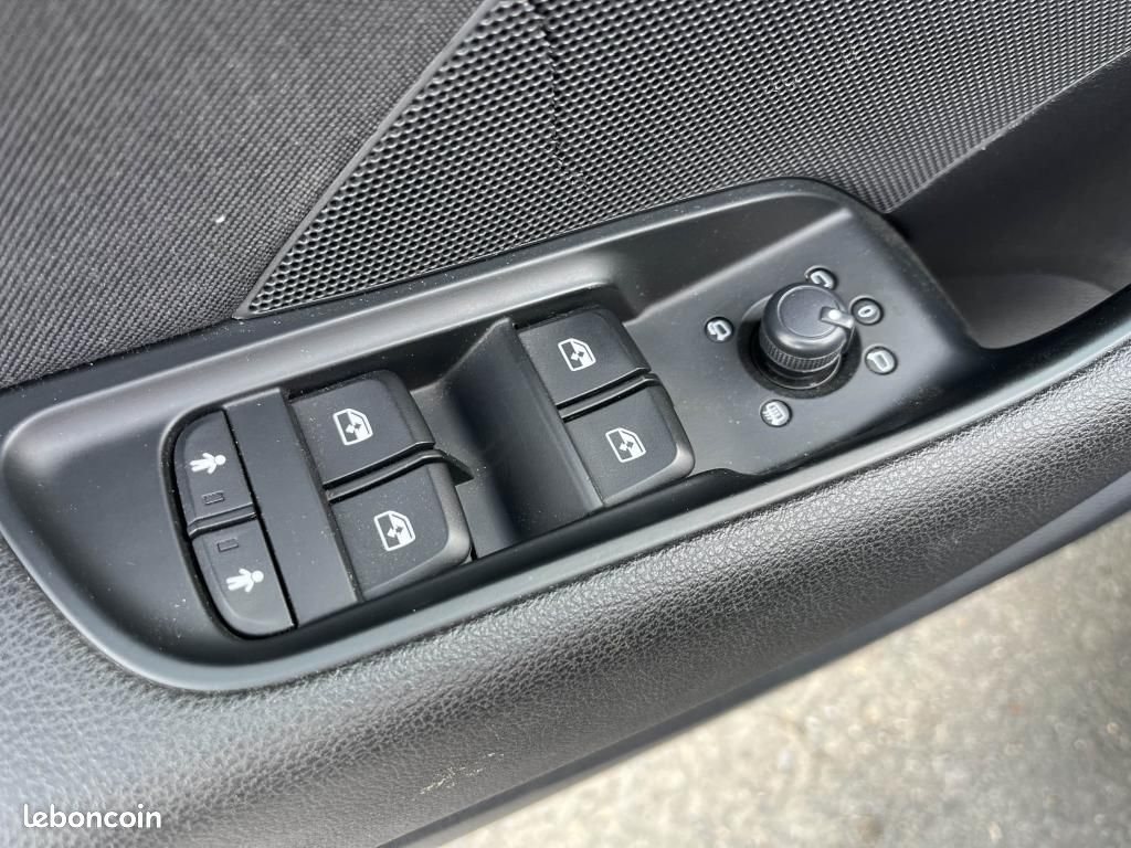 AUDI A3 Sportback 1.6 TDI - 110 - BV S-Tronic 7 8V SPORTBACK Business Line PHASE 2 (image 12)