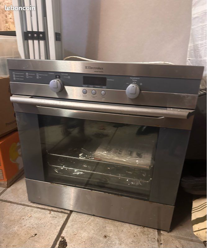 Four Encastrable Pyrolyse 500 SurrounCook® avec SteamBake Y6POD47WH
