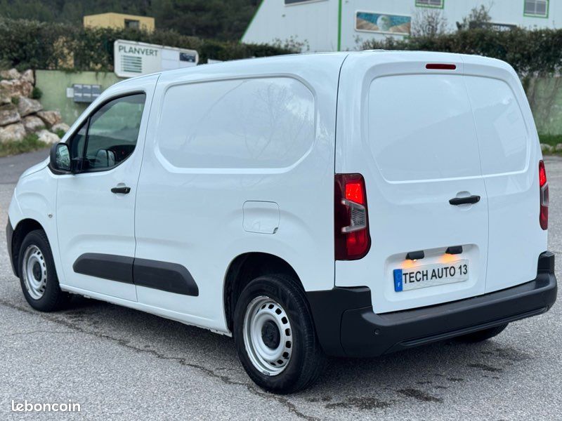 8325 HT PEUGEOT PARTNER III 1.5 BLUEHDi 100 Cv 3 PLACES TVA RADAR GPS APPLE CARPLAY PREMIERE MAIN (image 2)