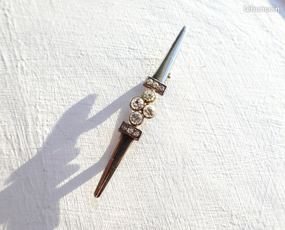 Grande et belle broche art déco vintage ancienne en métal argenté et strass - Montres & Bijoux