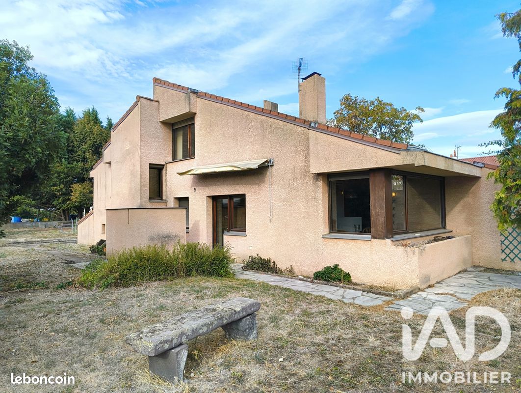 Maison 6 pièces 141 m² · à Mozac · 141 m² · 324 000 €