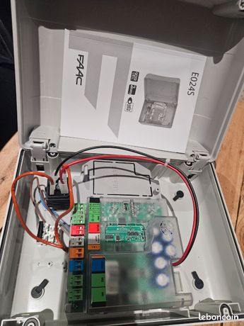 Carte électronique FAAC E024S 24V - Centrale Pour Moteur Battant 63001645 - Neuve