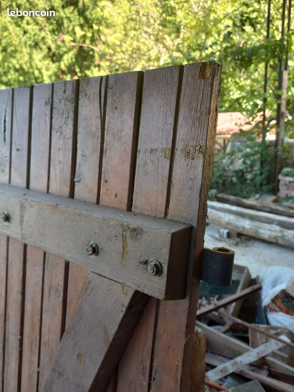 Volet bois 120x H140cm (image 1)