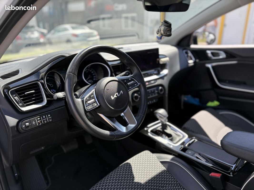 KIA CEED 1.6 GDI 141H 105 HYBRID PHEV 8.9KWH LOUNGE DCT BVA ( garanti constructeur ) (image 6)