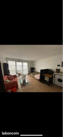 Studio lumineux de 28,5m2 avec place de parking sécurisée