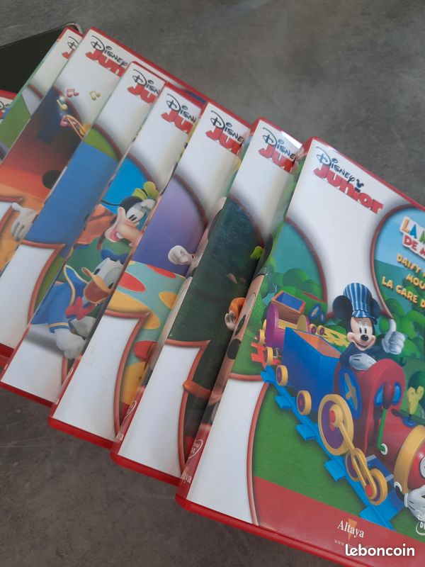 47 dvd + 50 livres mickey (image 1)