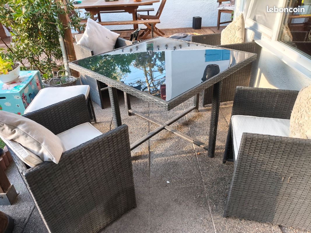 Table extérieur (image 1)