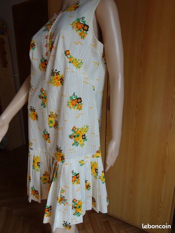 Robe grande taille sans manche motifs fleuris (image 8)