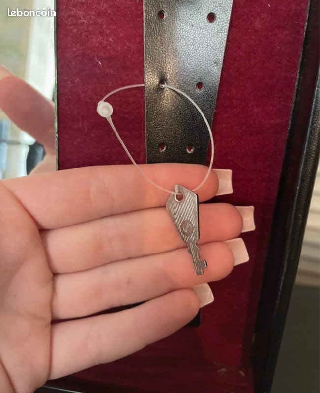 Boîte À Bijoux Rouge En Velours En Forme De Commode - Porte-Bijoux Et