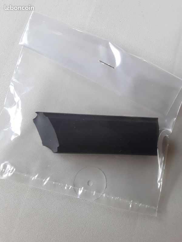Baguette de protection d'aile avant gauche pour CITROEN BX 2e Génération. Neuf et d'origine (image 1)