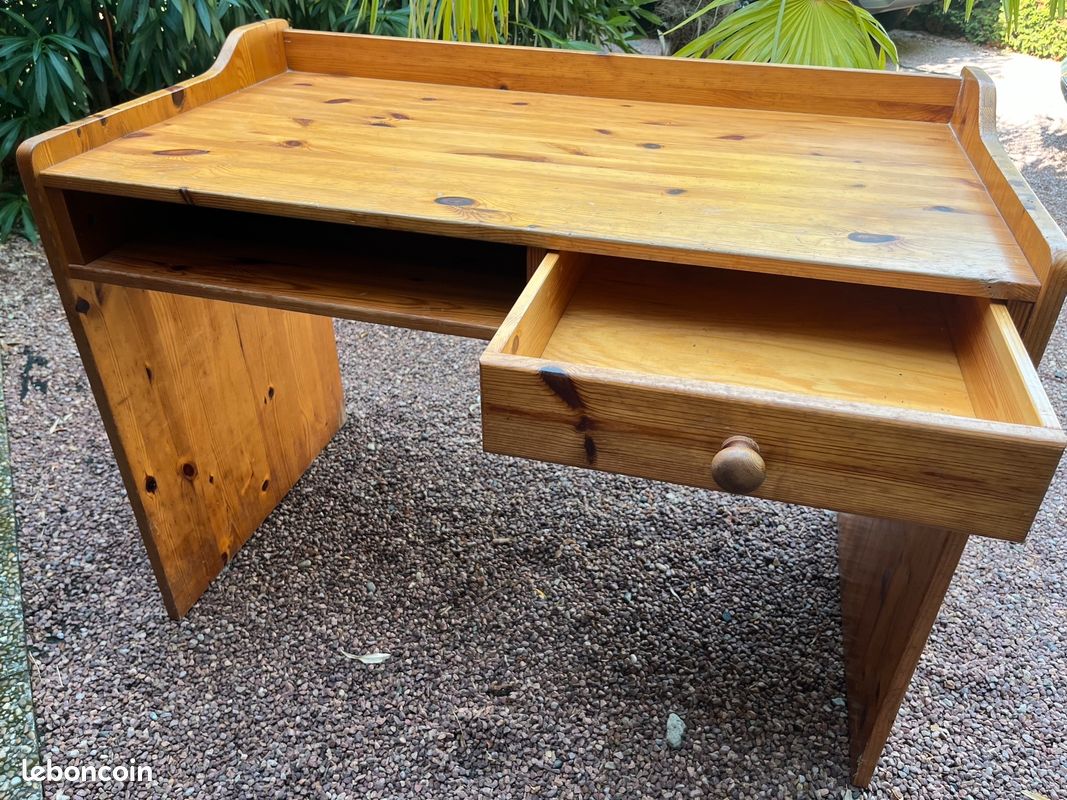 Bureau pin massif (image 1)