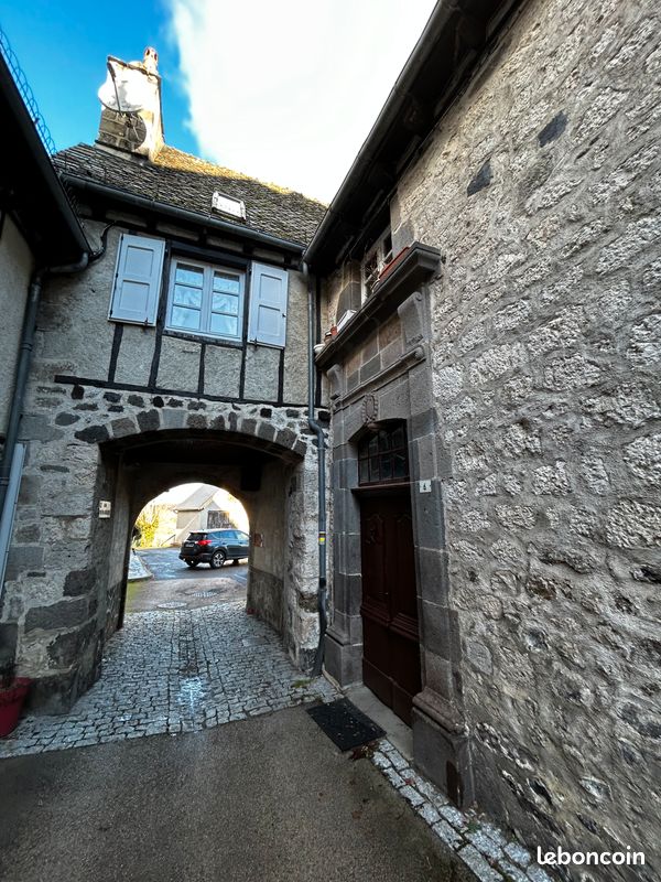 Maison 8 pièces 179 m² · à Mur-de-Barrez · 179 m² · 115 000 €