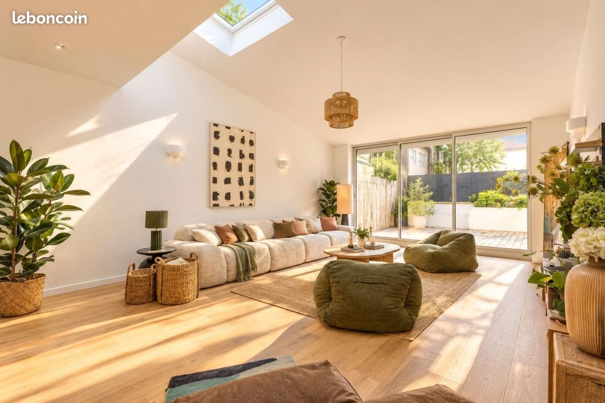 Maison 8 pièces 200 m² · à Montreuil · 200 m² · 1 200 000 €