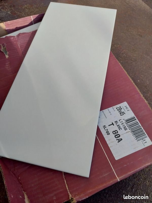 Faience blanc 0,9m2 (image 1)