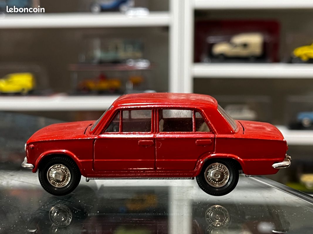 Lada VAZ BA3 2101 berline bleu clair 1975 1/43 USSR