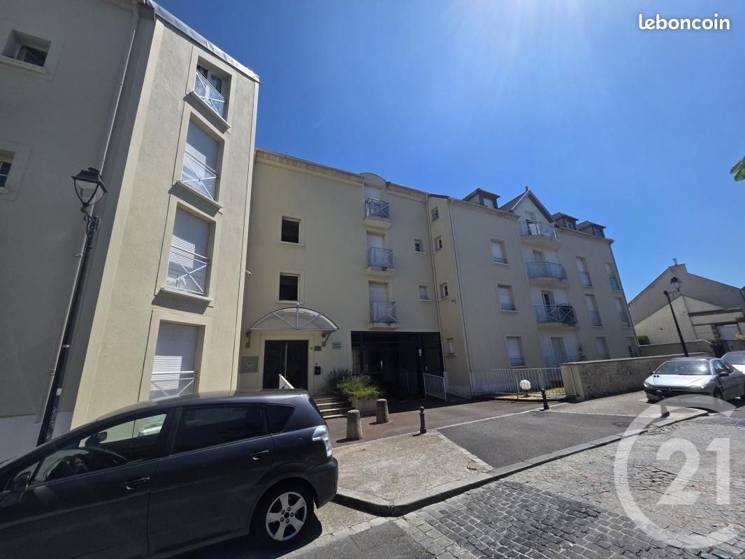 Parking 11 m² · à Brie-Comte-Robert · 11 m² · 130 €