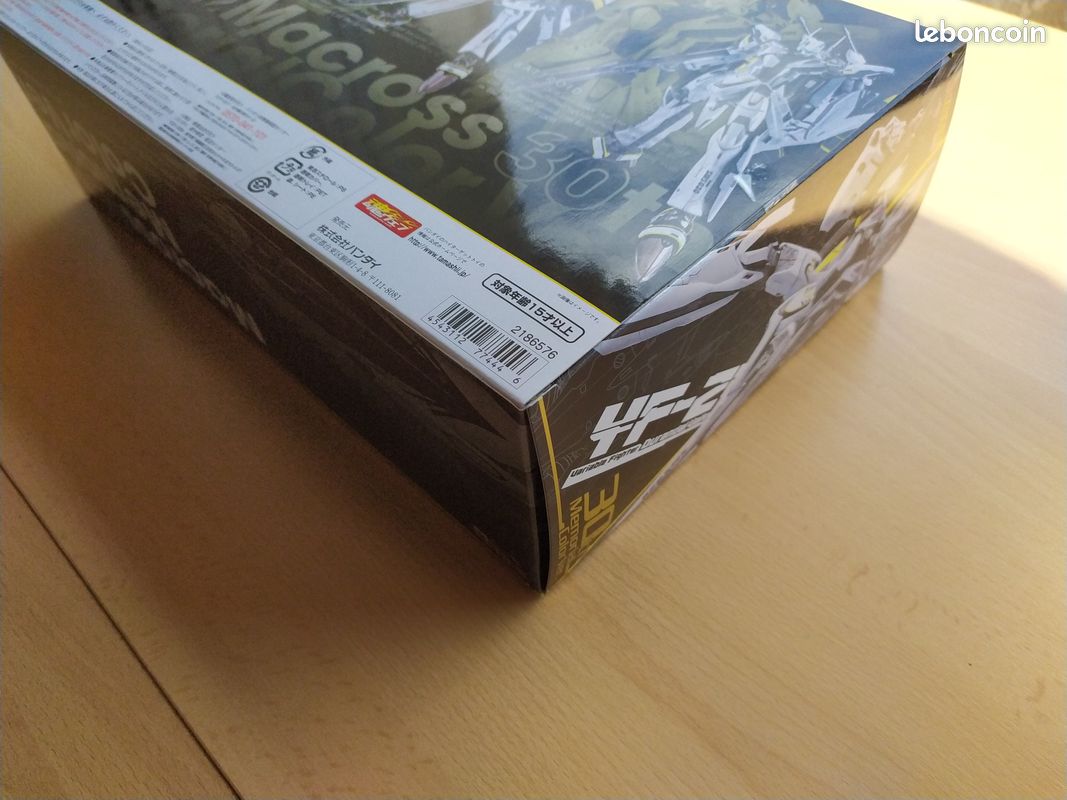 Figurine neuve : DX Chogokin Macross Frontier YF-29 Durandal Valkyrie (30th Anniversary Color) (image 7)