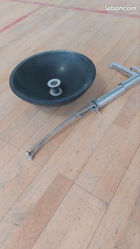 Vasque à poser noire + mitigeur (image 3)