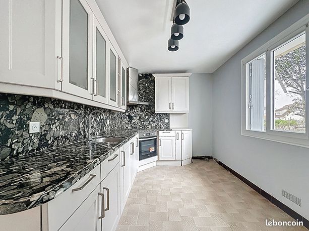 Maison a louer champigny-sur-marne - 8 pièce(s) - 163 m2 - Surfyn